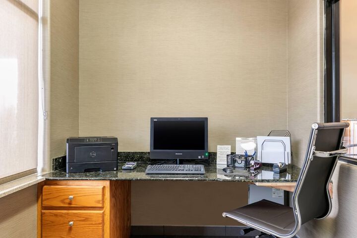 Comfort Suites Batesville