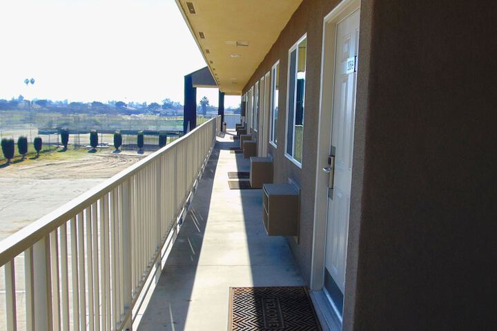 Corcoran Country Inn