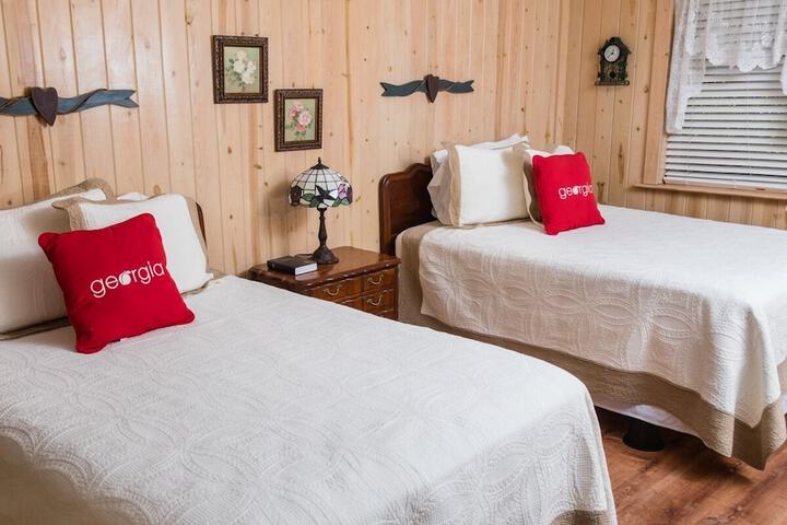 Mountain Aire Cottages Inn & Glamping