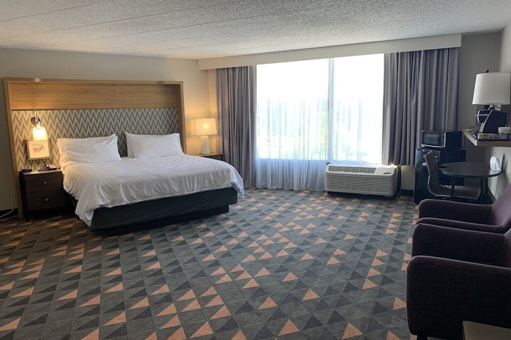 Holiday Inn Chicago Nw Crystal Lk Convention Center by IHG