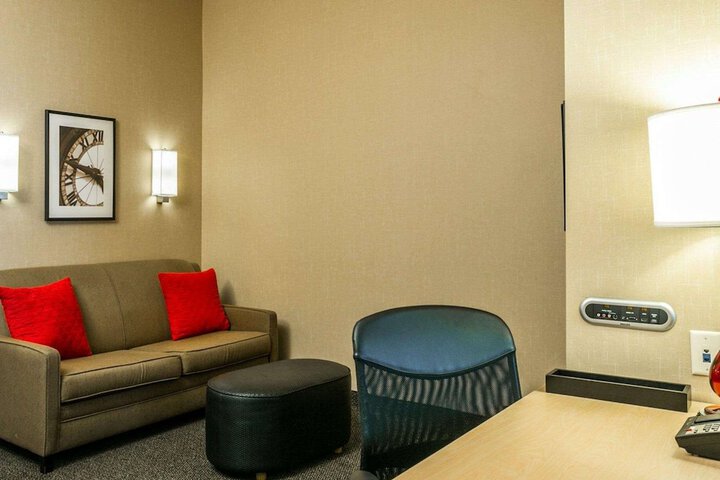 Room 33 of 85