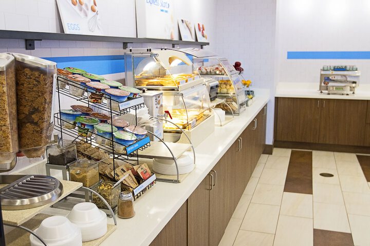 Holiday Inn Express & Suites Greenwood Mall by IHG