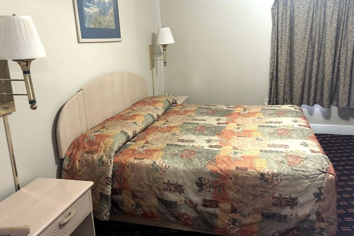 Room 27 of 48