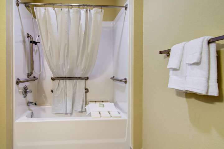 Cobblestone Inn & Suites - Winterset IA