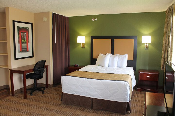 Room 17 of 35