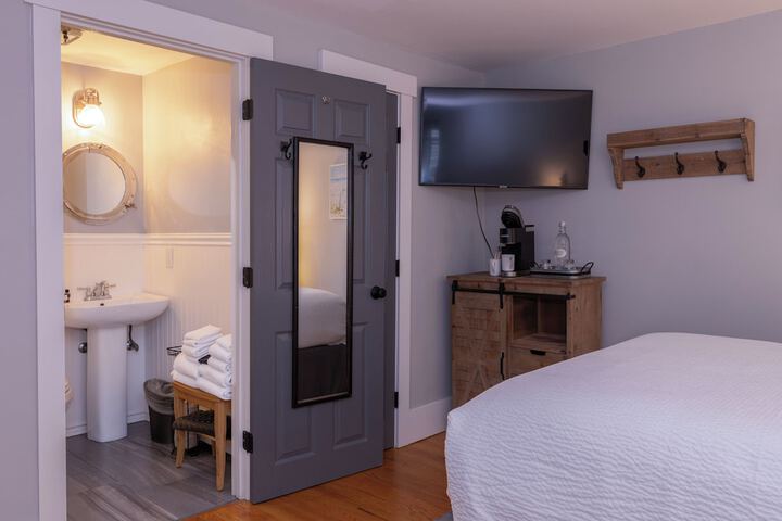 Room 16 of 32