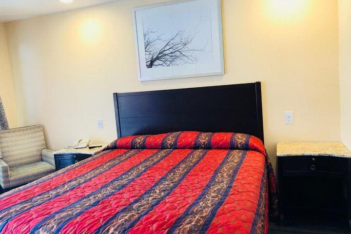 Room 9 of 19