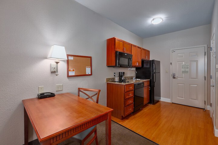 Room 25 of 34