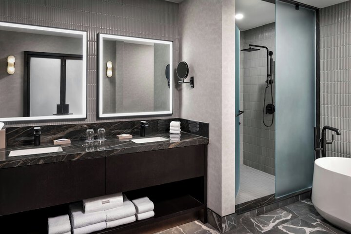 The Westin Harbour Castle Toronto