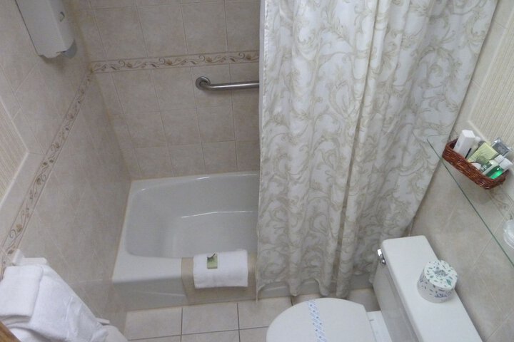 Room 15 of 33