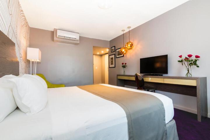 L Hotel