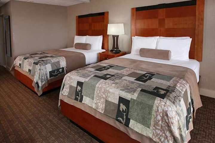 Room 32 of 76