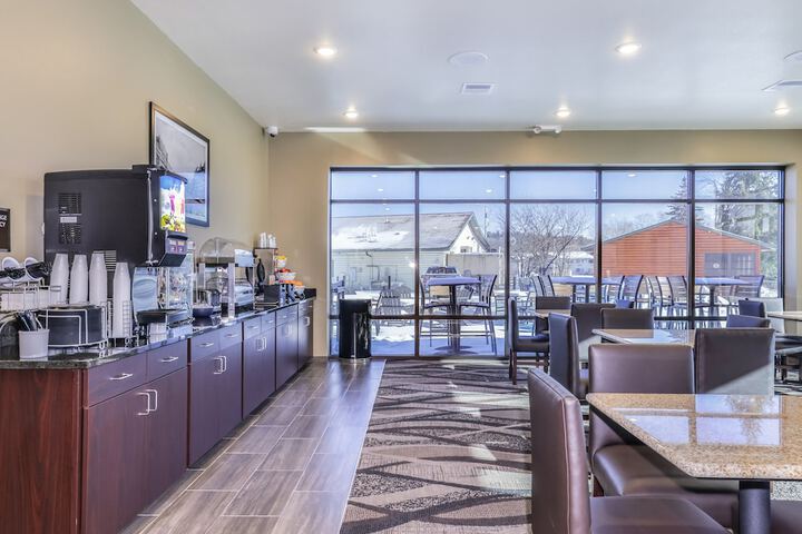 Cobblestone Hotel & Suites - Rhinelander
