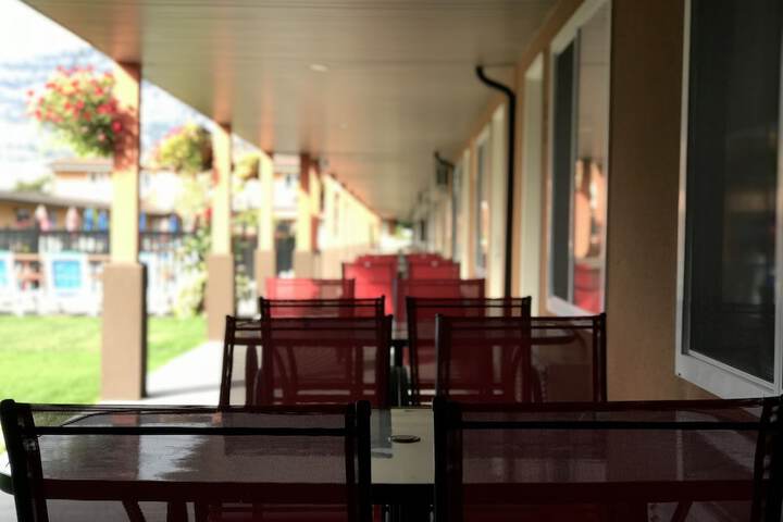 Sahara Courtyard Inn