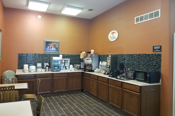 Super 8 by Wyndham Bellefontaine
