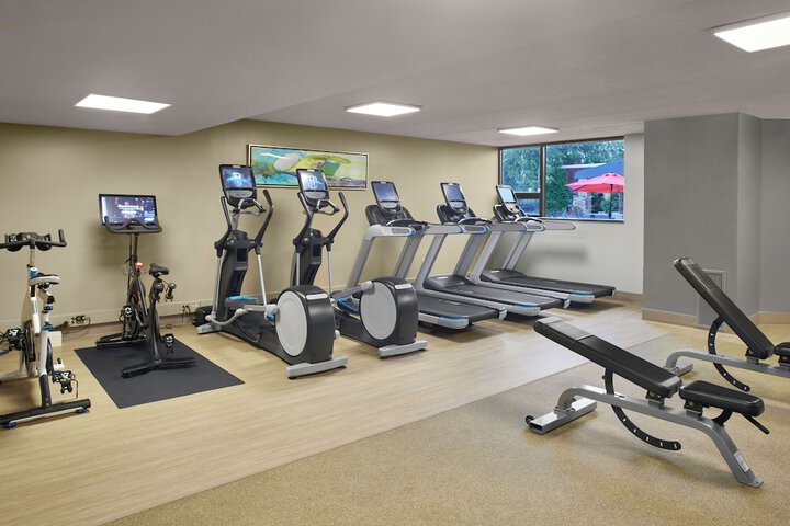 DoubleTree by Hilton Akron Fairlawn