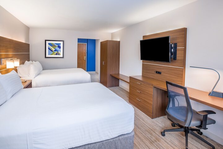 Room 32 of 59