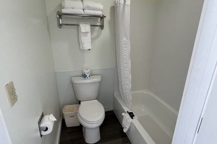 River House Inn a Baymont by Wyndham