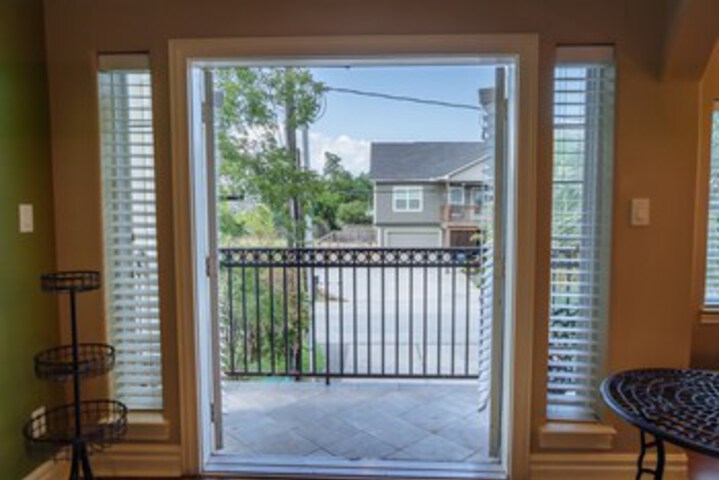 Spacious Kemah Boardwalk Townhome VR
