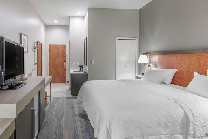 Room 8 of 28