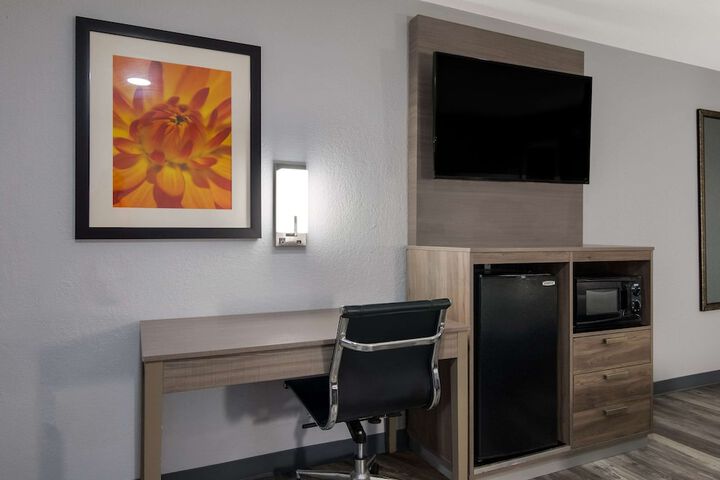 Room 12 of 25