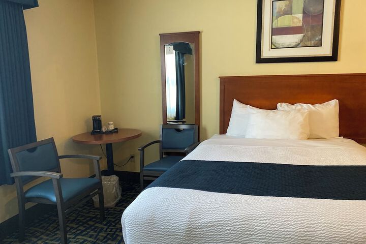 Room 9 of 10