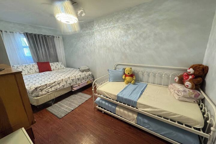 Huge 3 Bedrooms Apt 15 Minutes to NY City