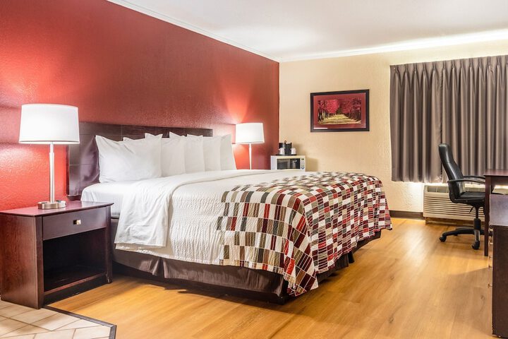 Room 18 of 28
