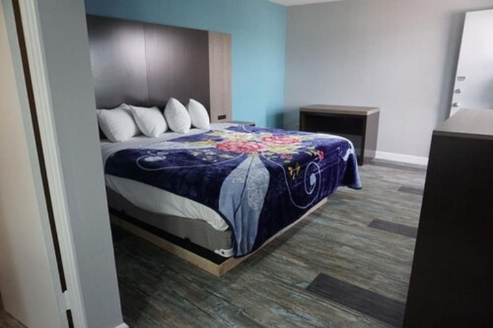 Room 7 of 11