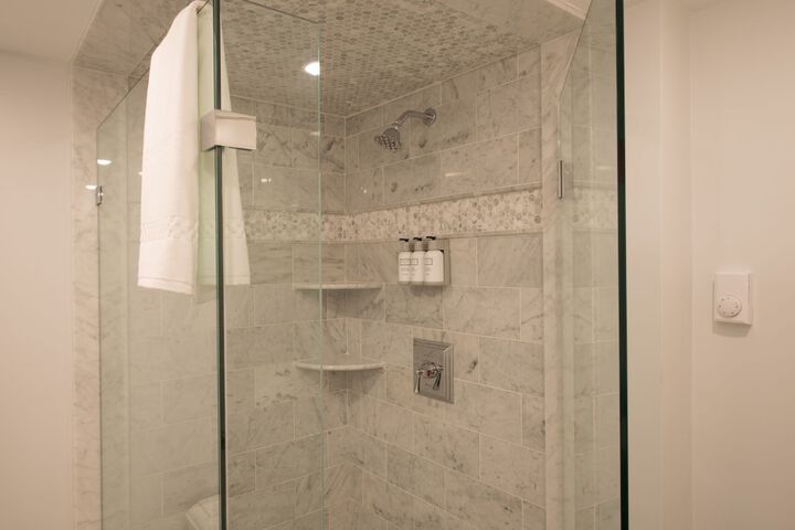 Room 34 of 62