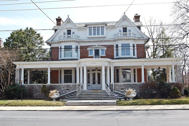 The Albanus Phillips Inn