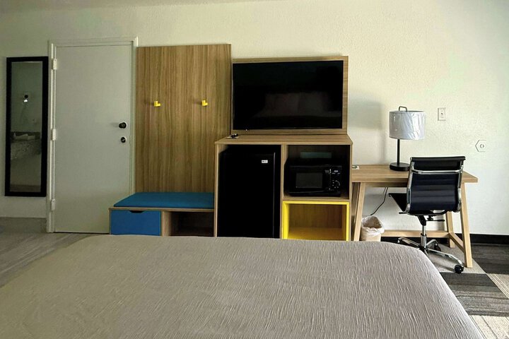 Days Inn by Wyndham Eglin AFB