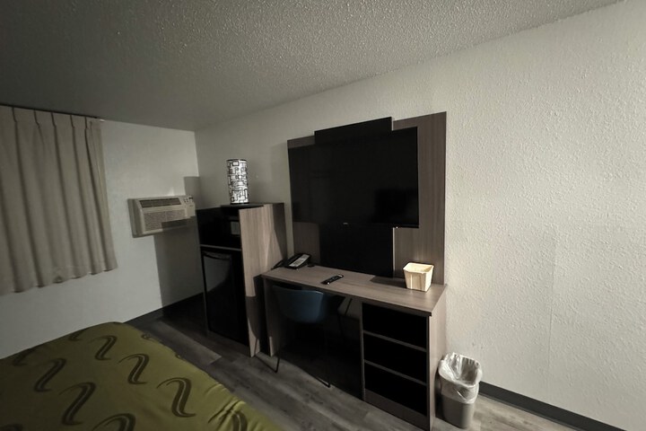 Room 5 of 6