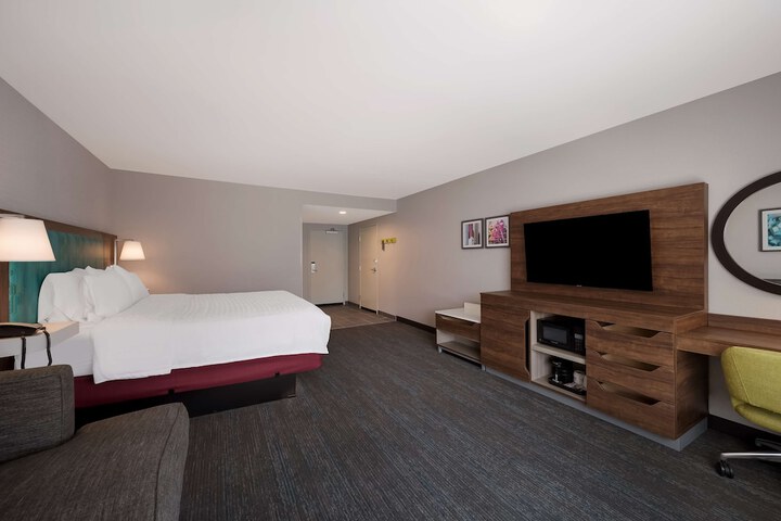 Room 32 of 42