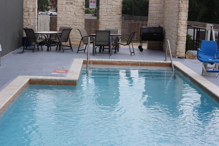 Pool 10 of 65