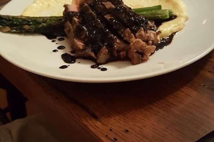 Dining 26 of 33