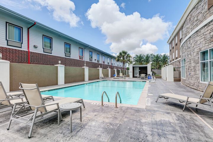 Holiday Inn Express Hotel & Suites Clute - Lake Jackson by IHG