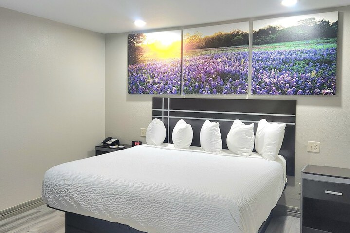 Days Inn by Wyndham Baytown Garth Road I10 East