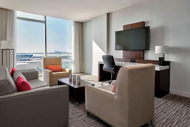 Calgary Airport Marriott In-Terminal Hotel