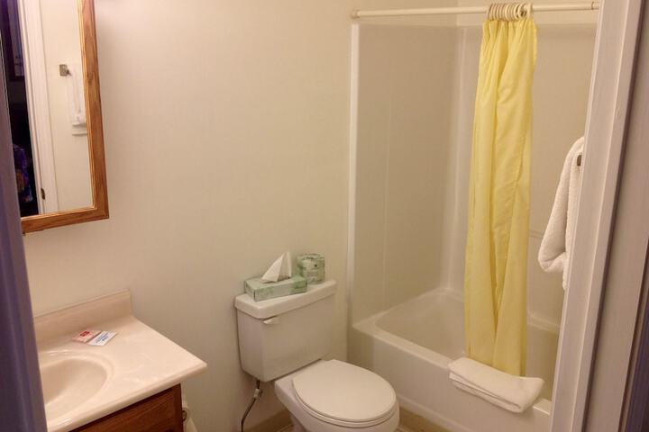 Room 10 of 38