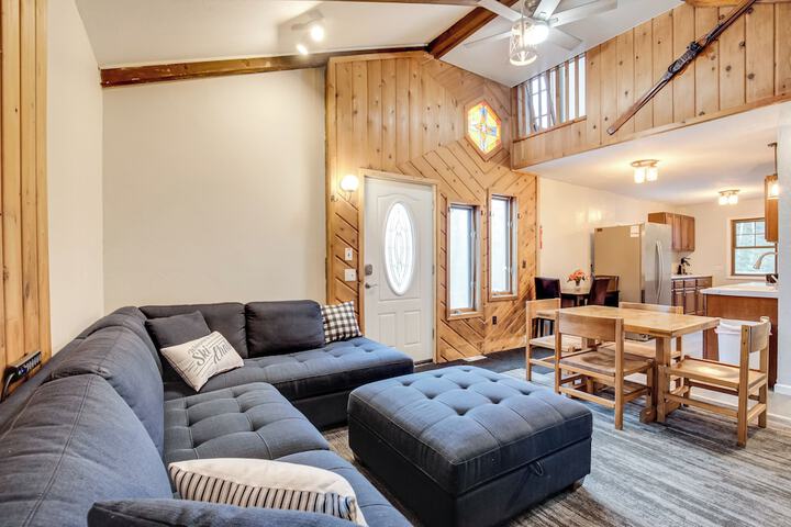 Iron River Retreat w / Sauna: Walk to Ski Brule!