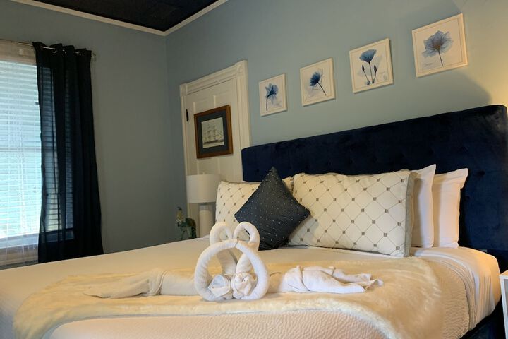 Peace & Plenty Inn Bed & Breakfast