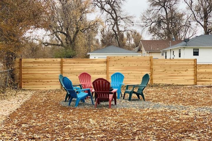 Inviting Bungalow Next to UNC - Free cruiser bikes!
