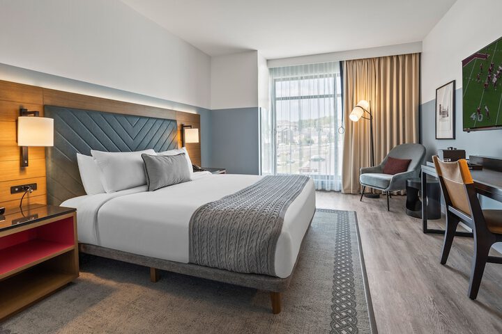 Room 11 of 27