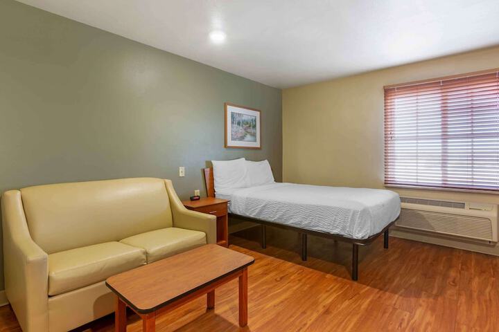 Room 8 of 28
