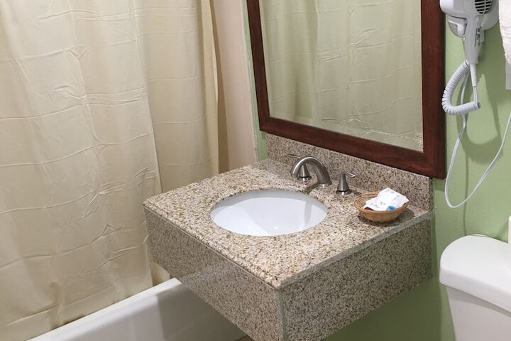 Room 13 of 27