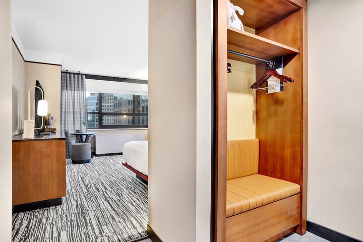 Room 102 of 138