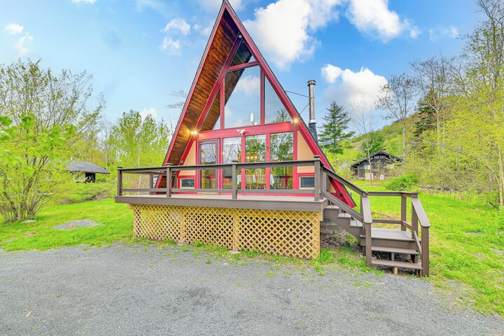 Walk to Ski Lift! Charming Hunter A-frame