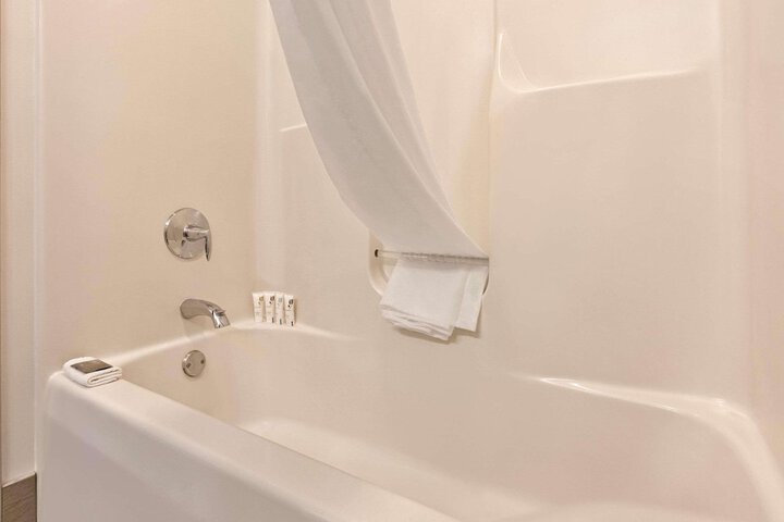Country Inn & Suites by Radisson Madison, WI