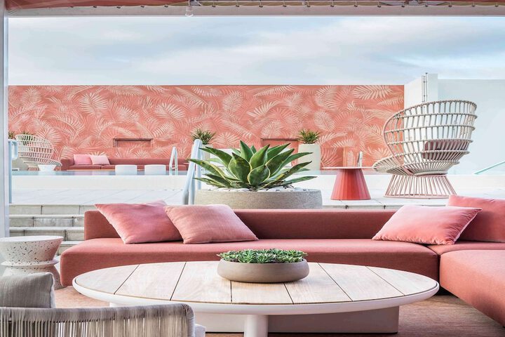 Lounge 65 of 73